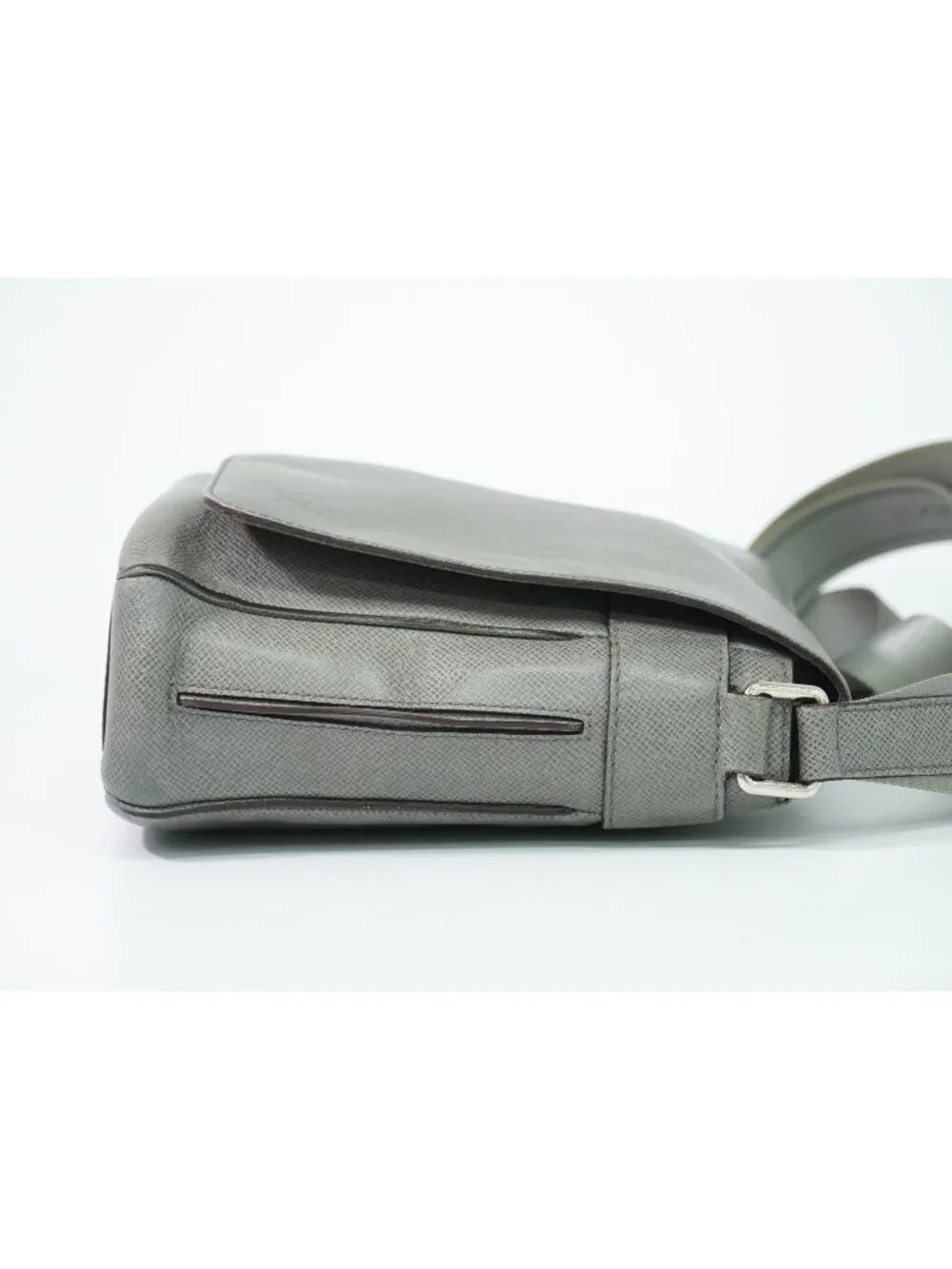 Louis Vuitton LV Roman PM Taiga Leather Shoulder Bag Glacier Gray Vintage